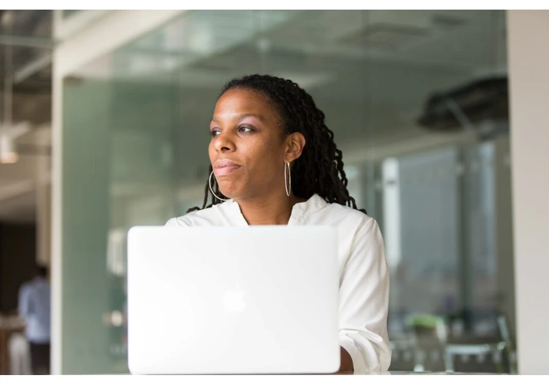 5 signs your startup should be outsourcing