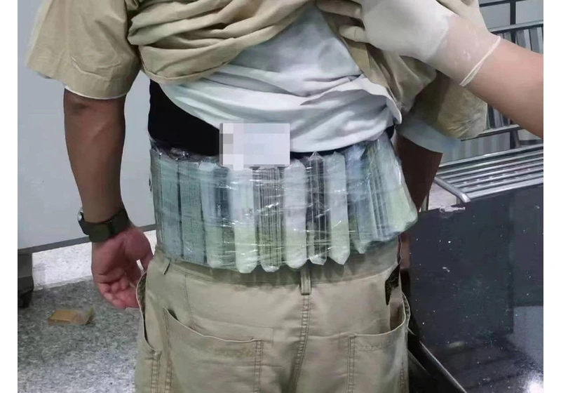 Smuggler Caught With 420 M.2 SSDs Strapped to His Stomach