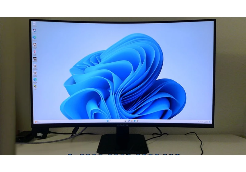  Gigabyte GS32QC Curved 170 Hz Gaming Monitor Review: A Jumbo Screen at a Tiny Price 
