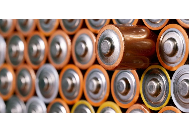 Aluminum Batteries Outlive Lithium-Ion with a Pinch of Salt