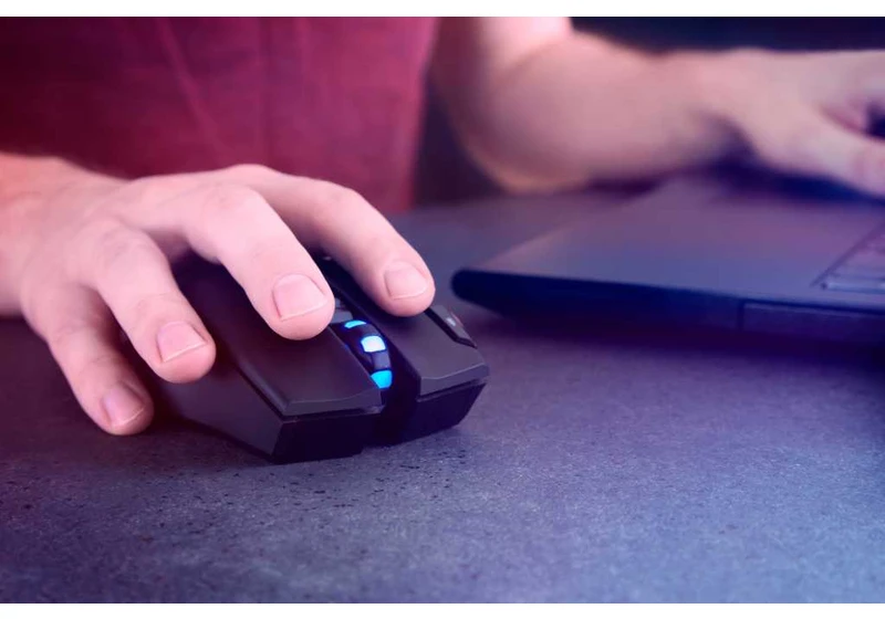 Why ultralight gaming mice are better for big hands too