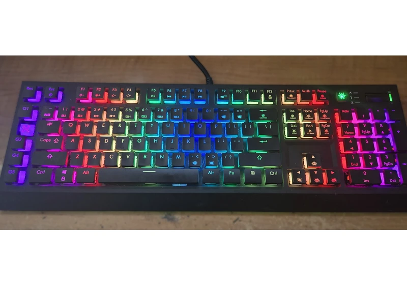 I tested the Hexgears DeathStrike GK760 mechanical keyboard, and it has one tremendous downside