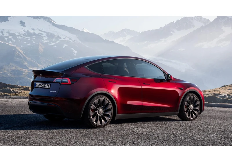Elon Musk Says Tesla's Robotaxi Service Will 'Tentatively' Kick Off June 22 in Austin