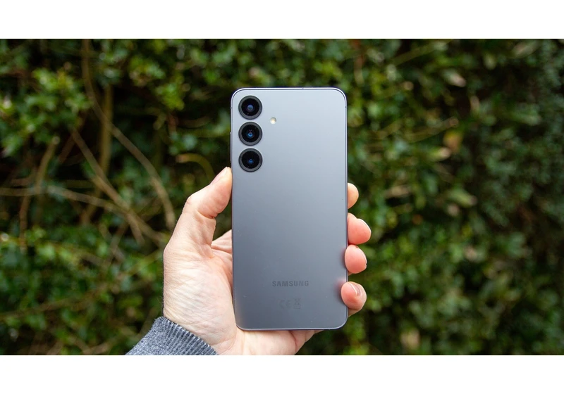 One of the best flagship phones of 2025 just saw a big price cut