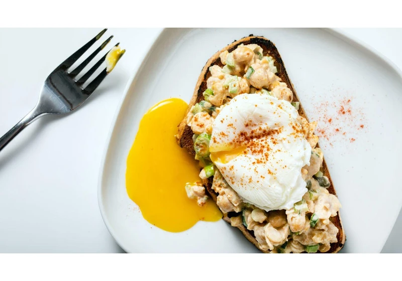 This 1-Minute Microwave Poached Egg Is the Breakfast Hack I've Been Waiting For