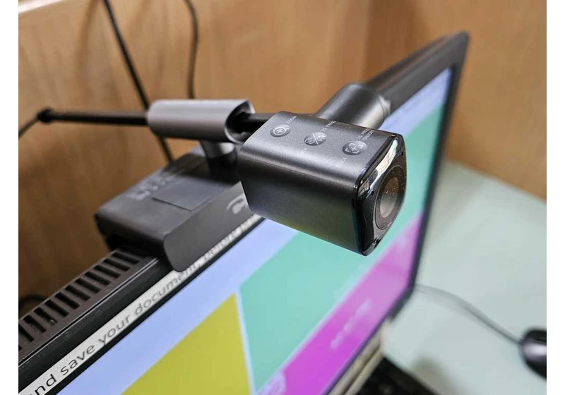 CA Essential Webcam Flex review: An interesting, unique perspective