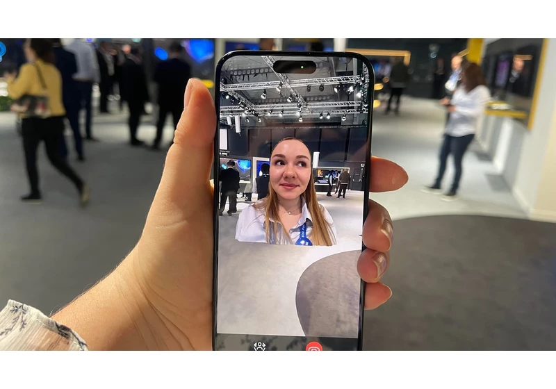 I Met a Hologram on an iPhone. It Was Impressive, if Imperfect     - CNET