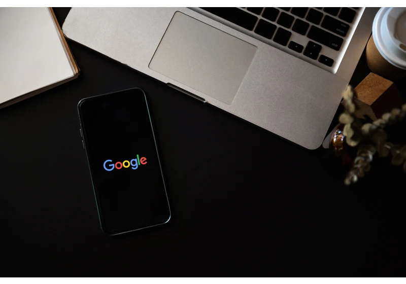 How Google Blends Search, Social, Local, Shopping, AI, And Ads via @sejournal, @kristileilani