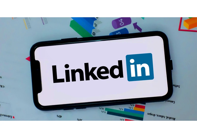 LinkedIn Profiles Can Now Display Career Breaks via @sejournal, @MattGSouthern