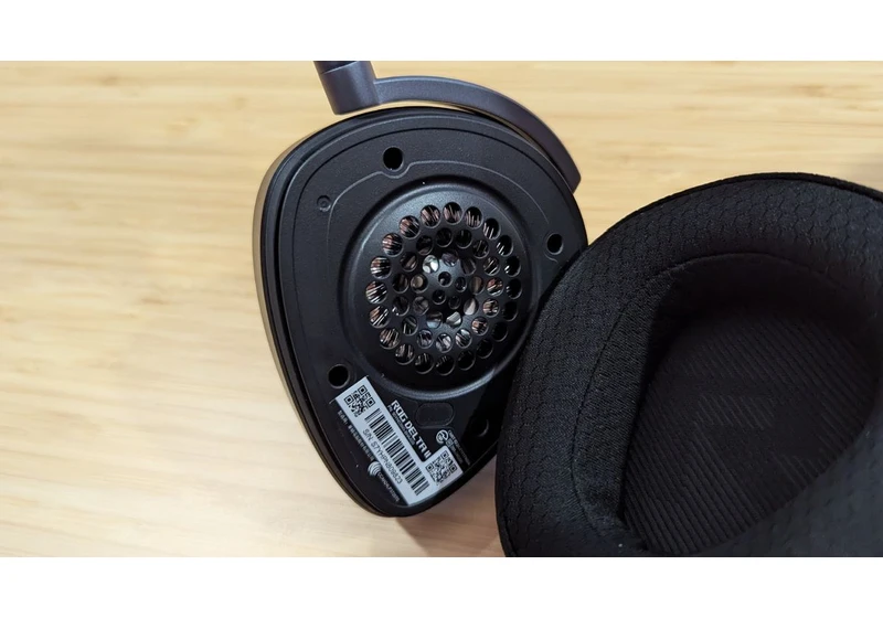 This gaming headset blew my mind because of 2 incredible features
