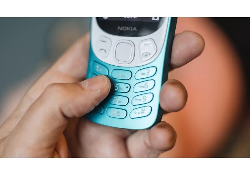Traveling Internationally? A Burner Phone Can Keep Border Agents From Viewing Your Private Info