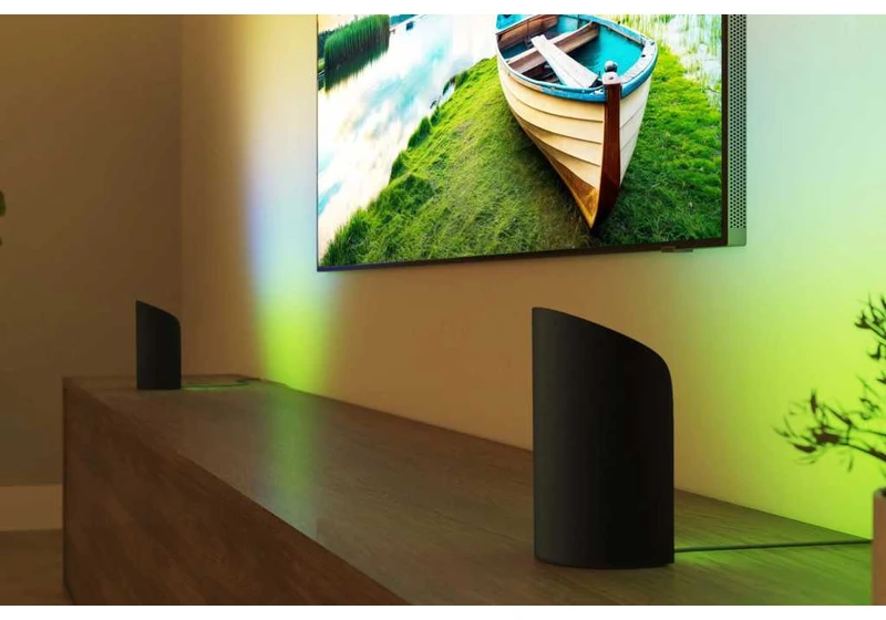 Philips Hue’s latest light can bathe your walls in color
