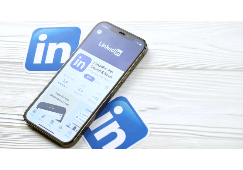 Collaborate On LinkedIn With AI-Driven Articles via @sejournal, @MattGSouthern