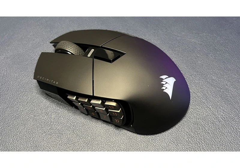 Corsair Scimitar Elite Wireless Review: Big and Packed Full of Buttons