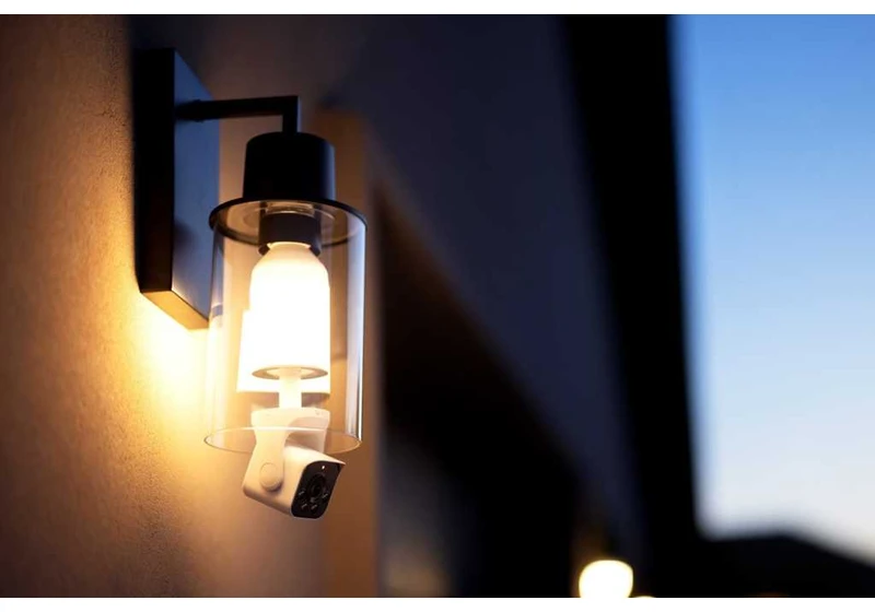 Wyze’s new security cam screws into a standard light socket