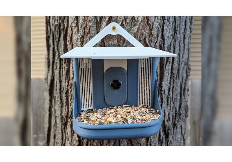 Raspberry Pi Smart Bird Feeder Identifies Feathered Dinner Guests